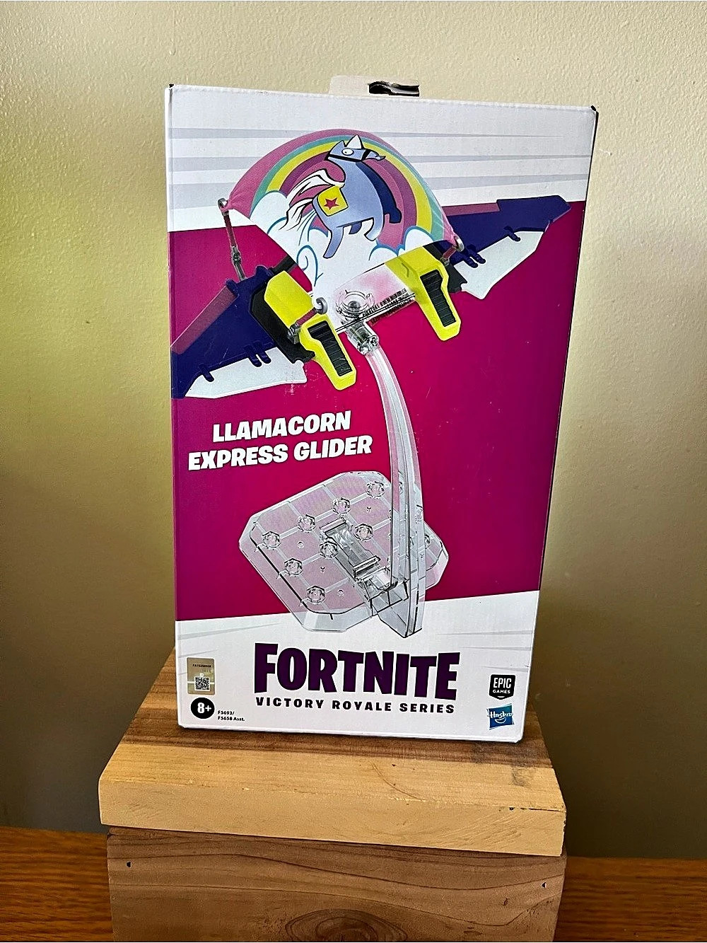 Fortnite Llamacorn Express Glider Victory Royale Series Glider NWT